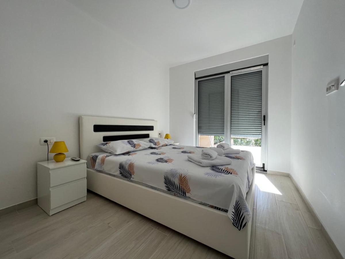 Apartment With Terrace And Private Parking Kotor Exterior foto